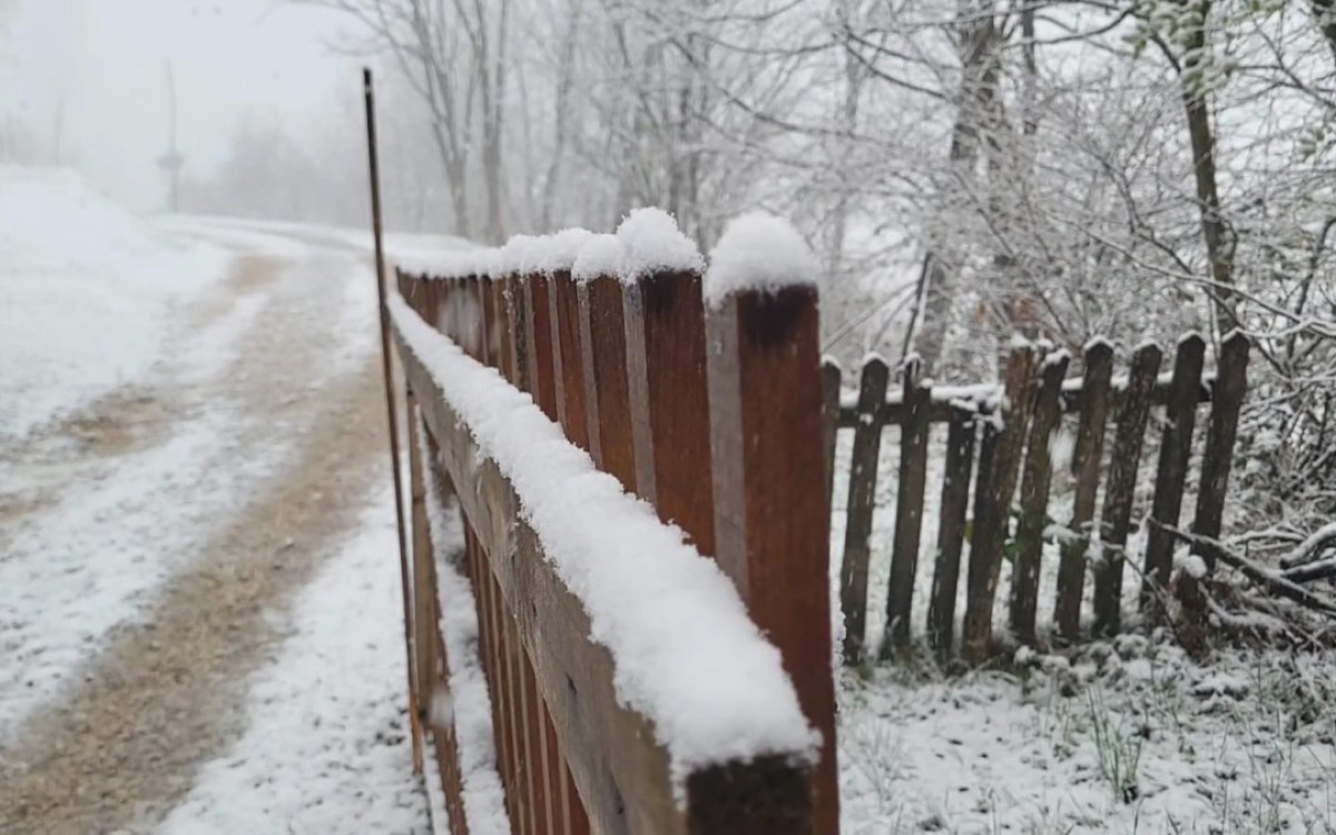 Sneg pao u delovima Srbije: Posle letnjih dana u aprilu, naglo zahlađenje