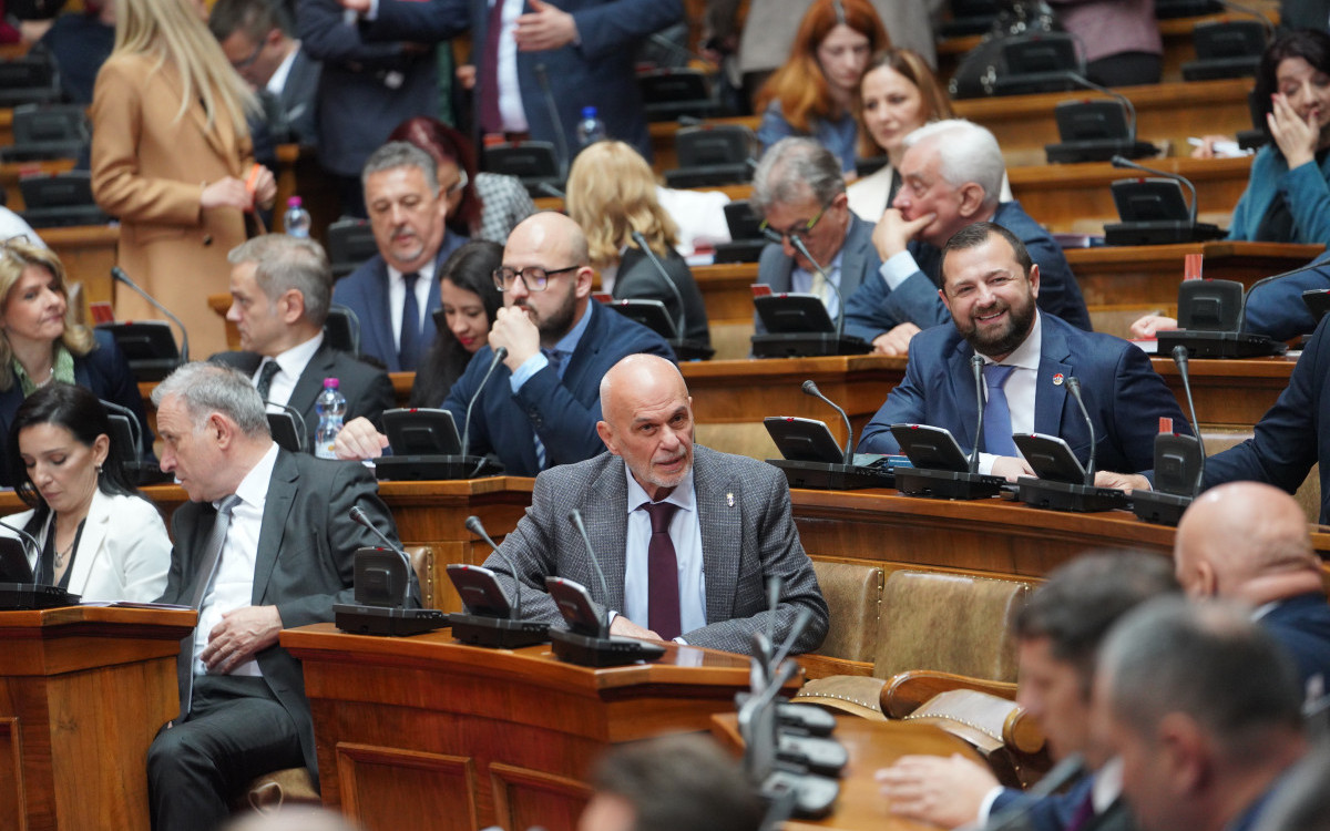 Poslanici Skupštine Srbije glasaju o izmeni izbornog zakona