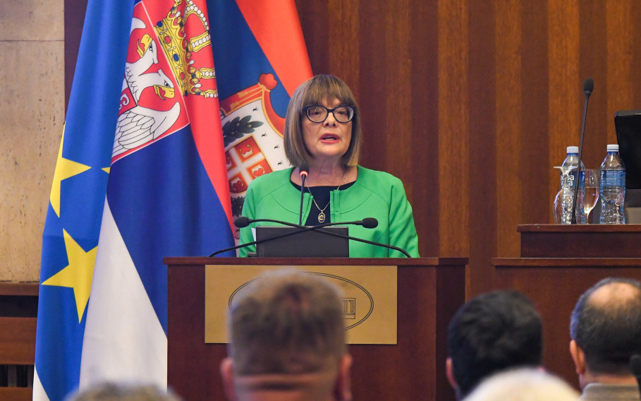 Gojković prva predsednica Pokrajinske vlade, opozicija bojkotovala sednicu