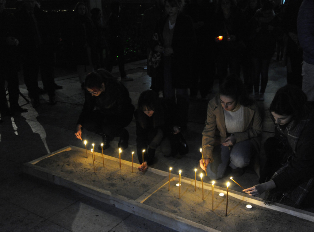 Skup solidarnosti u Beogradu za žrtve masovnog ubistva u Pragu