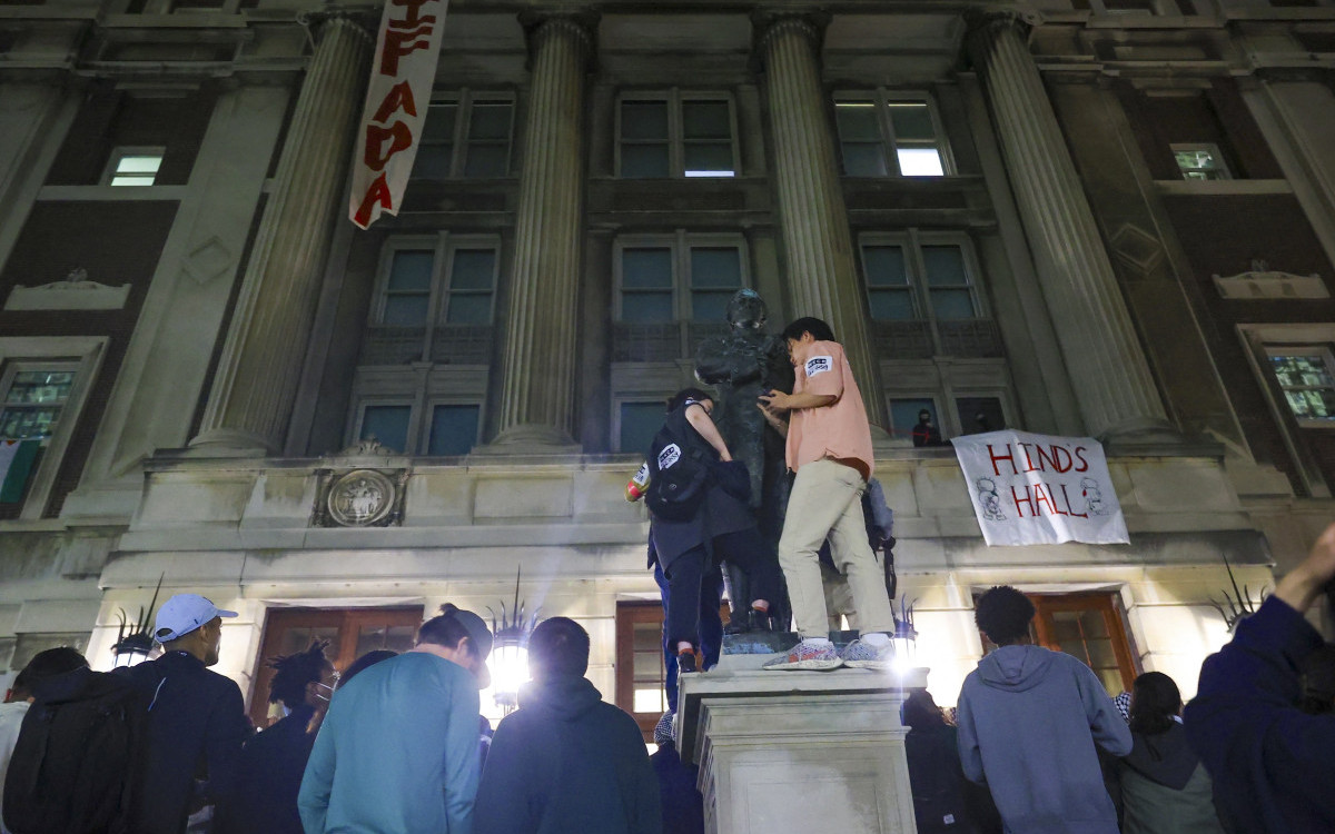 Propalestinski protest u Njujorku: Desetine demonstranata blokiralo ulaze zgrade Univerziteta u Kolumbiji